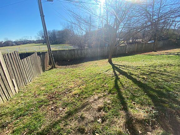 2nd image of 240 Pleasant Pointe Dr