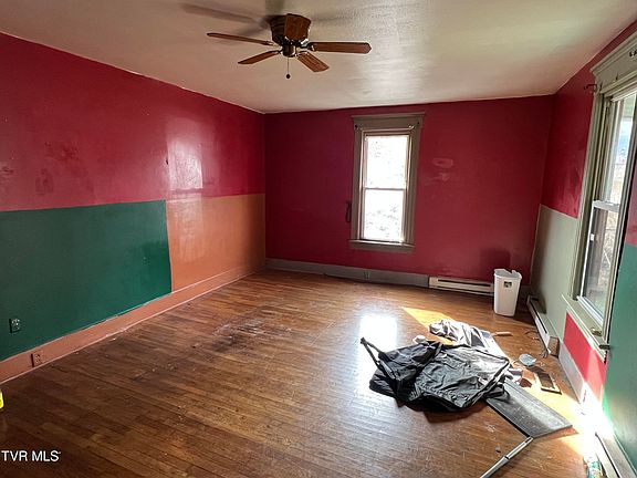 5th image of 204 10th St NW