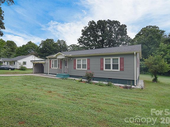 3rd image of 135 Oak Grove Rd