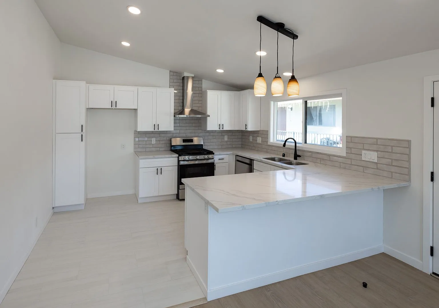 34101 El Encanto Ave — Photo 1
