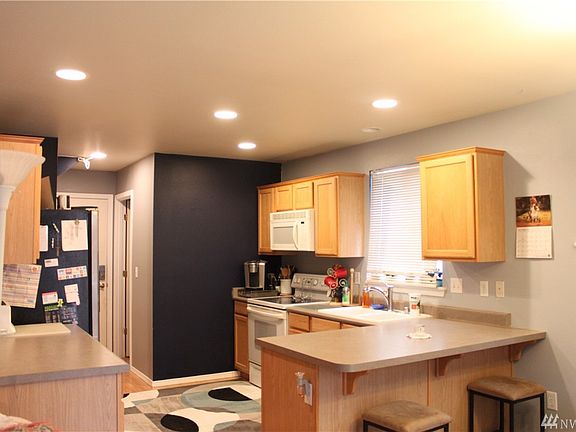 Kitchen with Breakfast Bar!