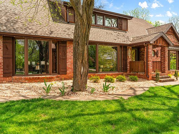 4th image of 5422 S Woodcliffe Drive