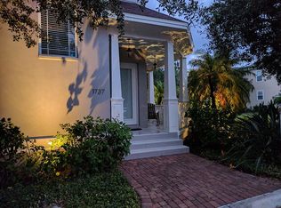 1737 McKenzie Ln, Sarasota, FL 34239