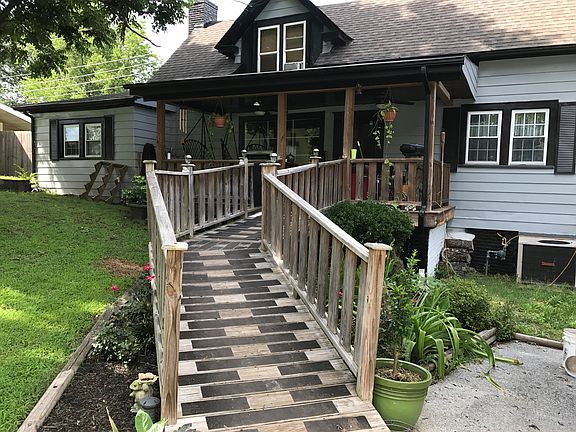 3rd image of 3201 Idlewild Dr