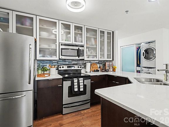 4th image of 509 Graham St #2A