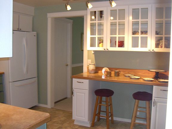 Kitchen with eat in bar, French Door Refrigerator