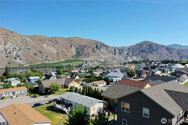 3rd image of 445 Entiat Place