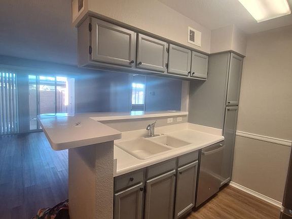 3rd image of 623 W Guadalupe Rd Unit 138