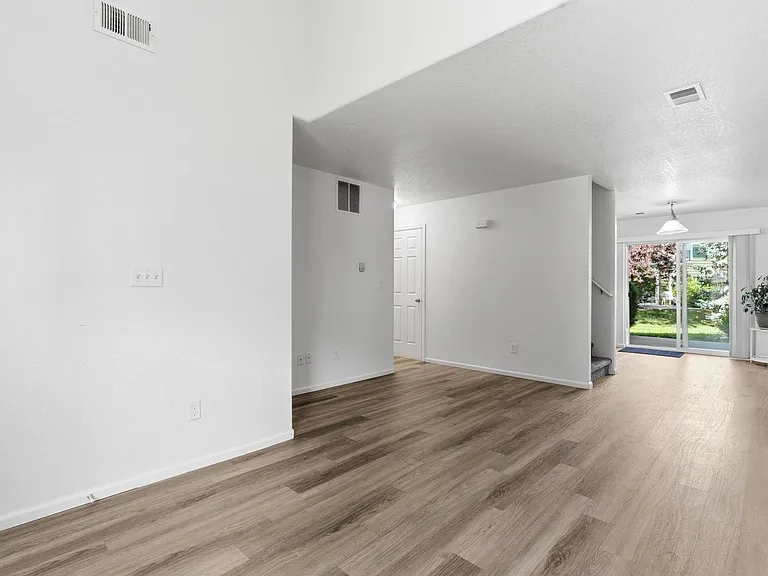 802 Waterglen Dr #D17 — Photo 6