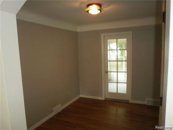 3rd image of 13650 Lincoln Ave