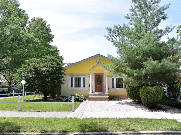 128-66 238th St, Rosedale, NY 11422