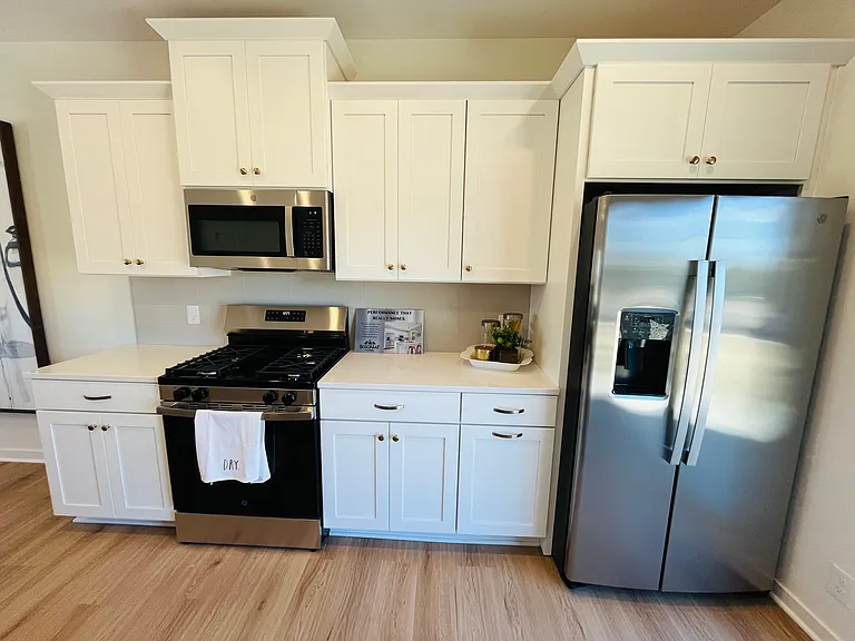 2823 Foxglove Ln — Photo 8