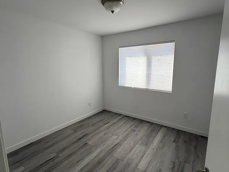 1124 W Laurel Ave — Photo 21