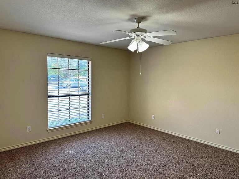 4710 Brookdale Dr — Photo 17
