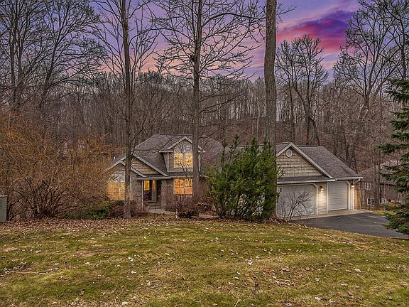 3rd image of 3724 Woodside Dr