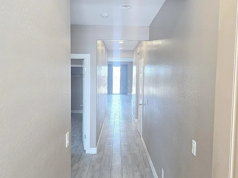 16792 W Gwen St — Photo 2