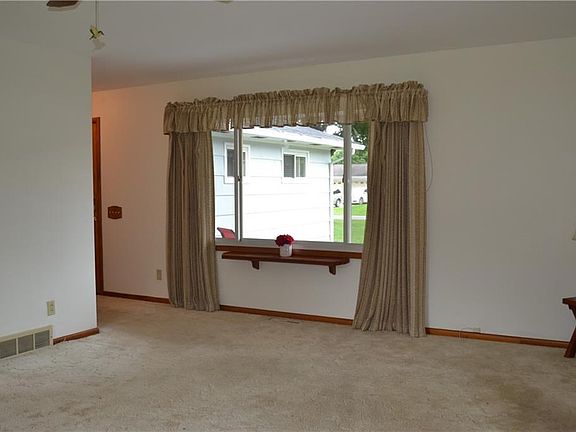 5th image of 211 Lindsey Ave