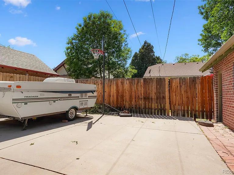 2810 Dahlia St — Photo 18
