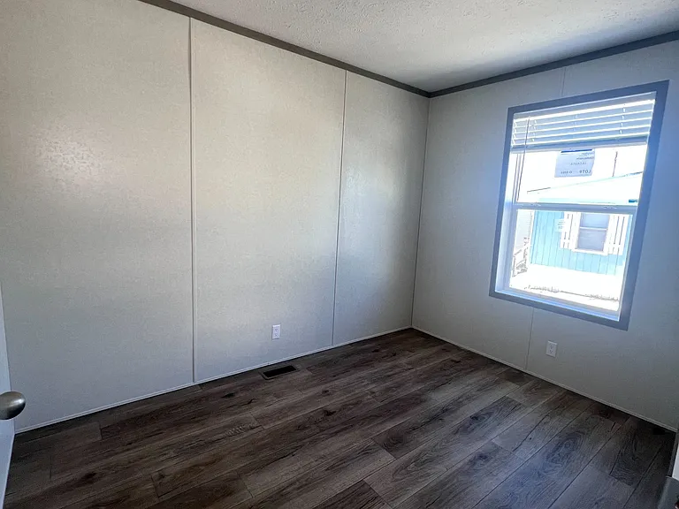 3208 Bristol Ave — Photo 4