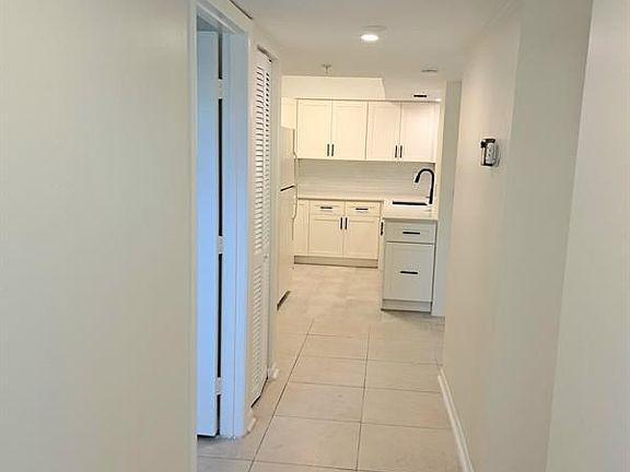 4th image of 2112 S Cypress Bend Dr APT 104
