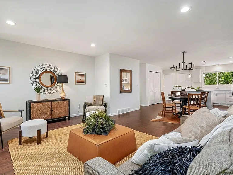 5434 Fossil Ct N — Photo 3