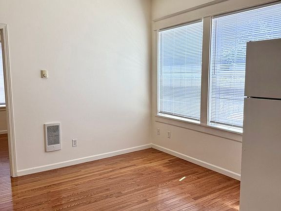 4th image of 2404 N Vancouver Ave #7