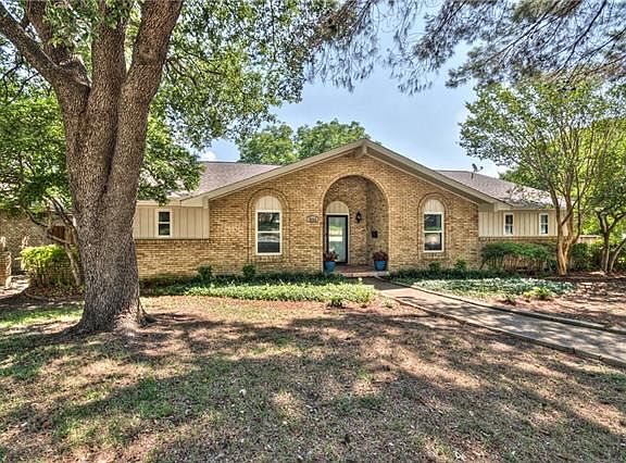 3rd image of 9342 Meadowknoll Dr