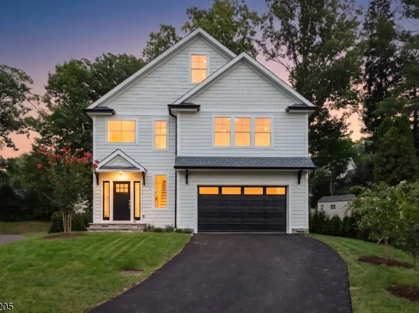 21 Woodruff Ct, New Providence Boro, NJ 07974