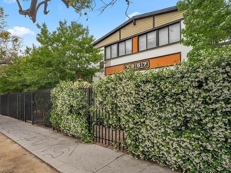 7253 Vineland Ave — Photo 1