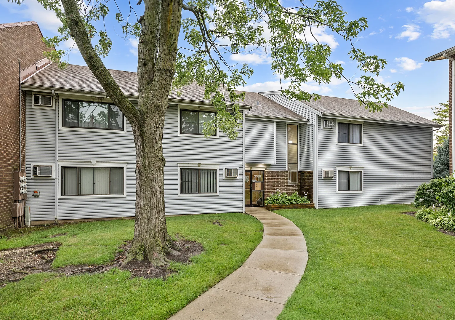 2 bed, 1132 sqft, $1,950 — Photo 1