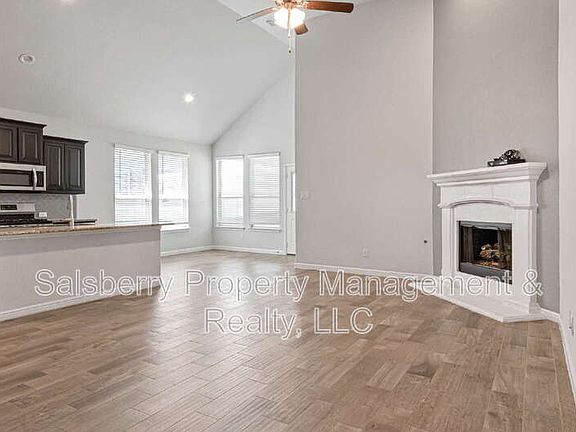 3rd image of 821 Falcon Rd