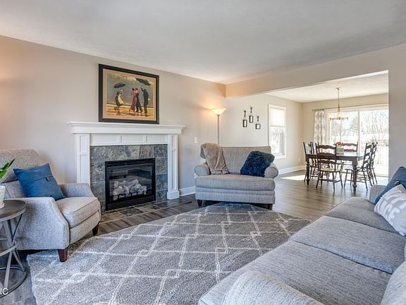 5th image of 1702 Sweet Grass Dr SE