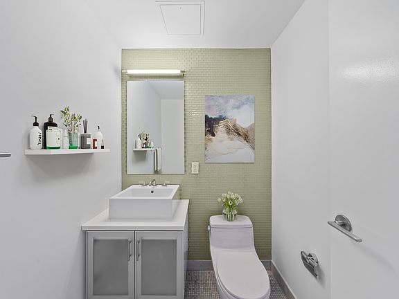 5th image of 1113 York Ave APT 25F