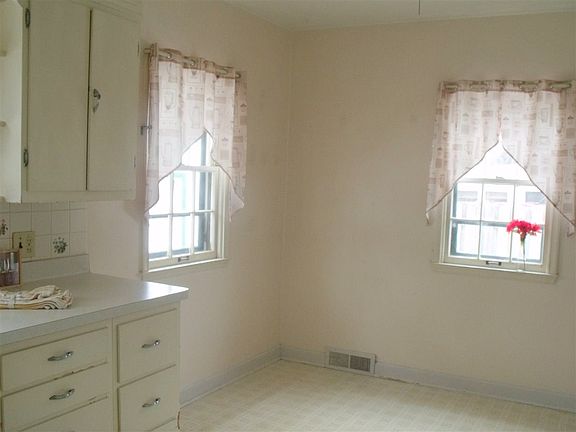Nice size Dining area.