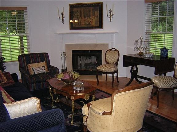 Livingroom with Fireplace