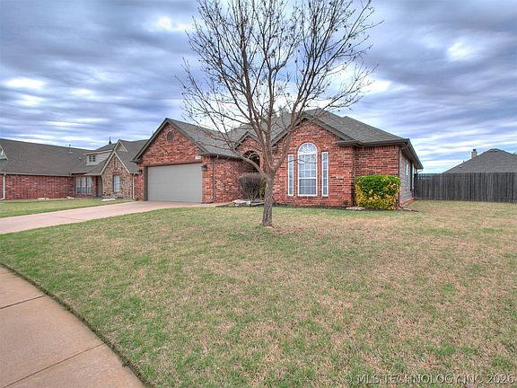 3rd image of 1706 W Austin Pl