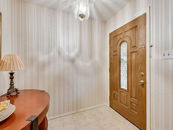4th image of 4916 Glade St
