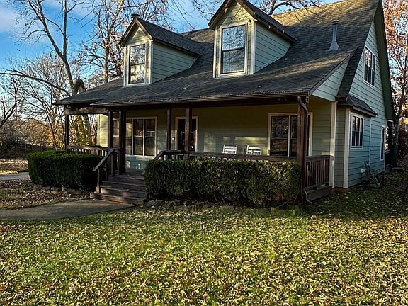 2nd image of 18221 Woodcrest Ln
