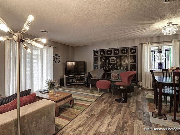 3rd image of 30 Lunsford Ln