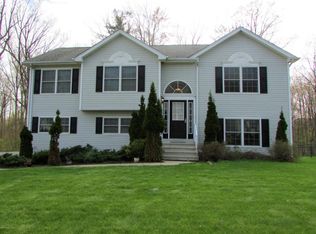 213 Juniper Ln, Drums, PA 18222