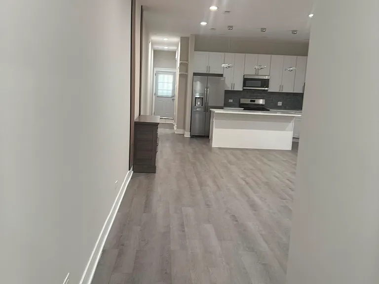 5549 N Lincoln Ave #3 — Photo 2