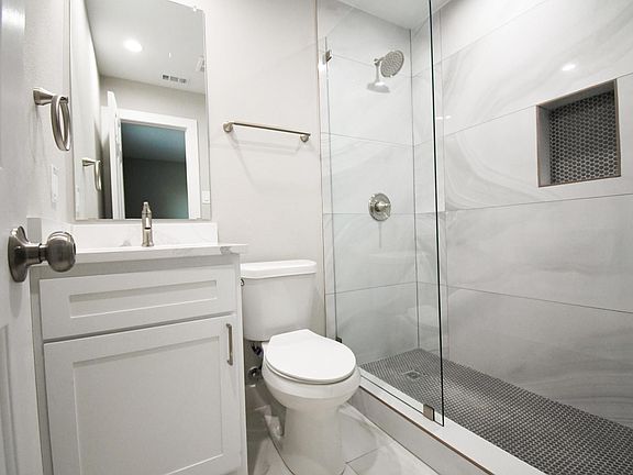 4th image of 2805 Cornell Cir