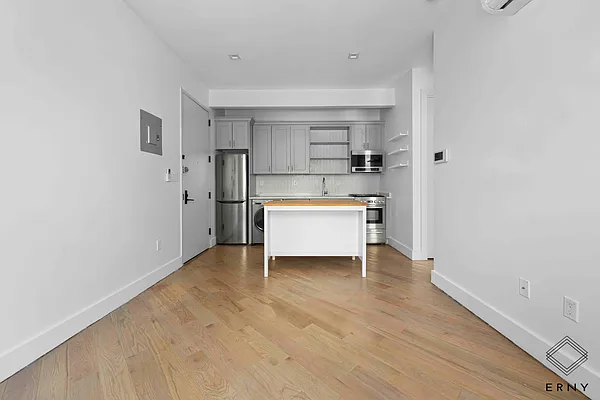 Rented by ERNY LLC | media 14