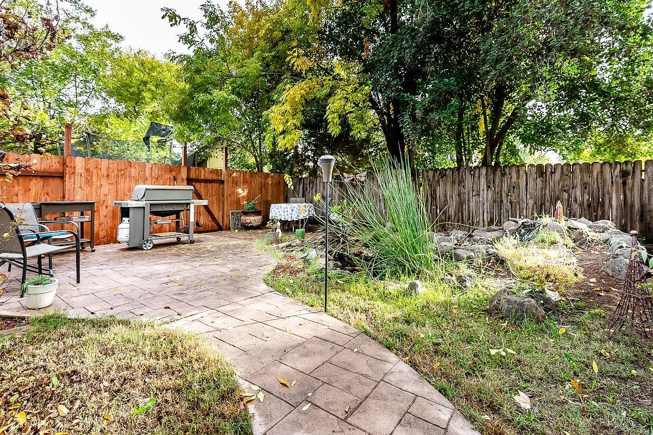 2734 Hurley Way — Photo 3