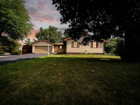 18888 Terrace Valley Dr, Bloomington, IL 61705