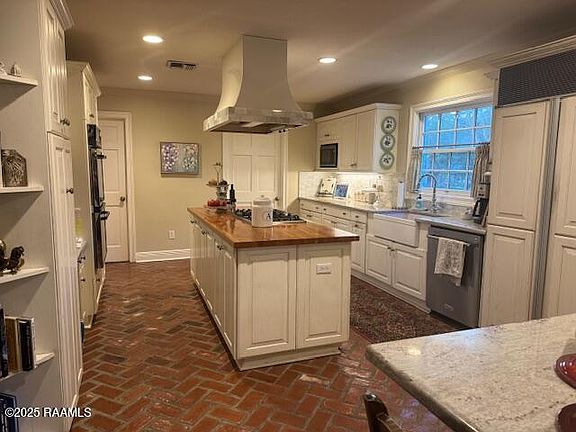 4th image of 302 Wood Bluff Dr