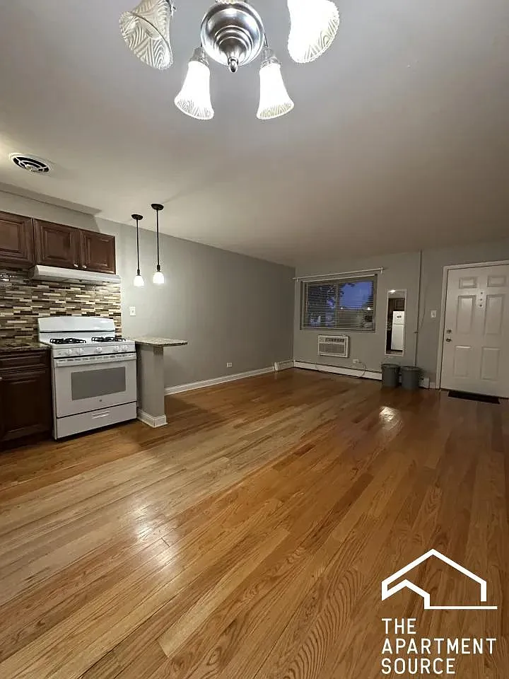 8500 North Waukegan Road #7 — Photo 2