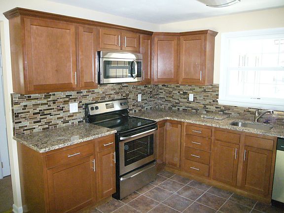 5th image of 2802 E Oakland Dr