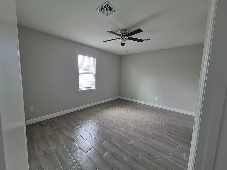 642 Desmoines Ct — Photo 5