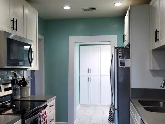 5th image of 135 Vance St